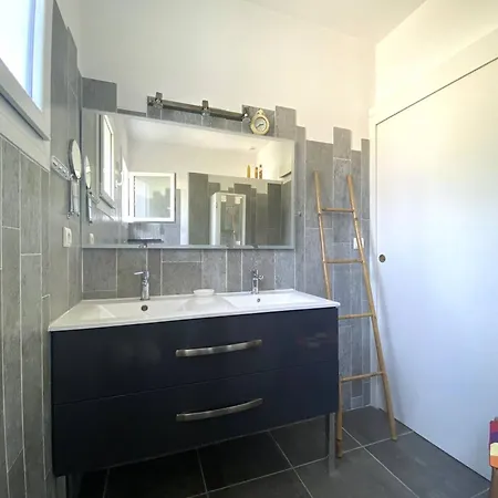 Hébergement de vacances T4 à Vaux-sur-mer, Proche Plages, Jardin Et Terrasses - Fr-1-738-42 Vaux-sur-Mer