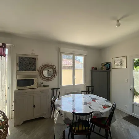 T4 à Vaux-sur-mer, Proche Plages, Jardin Et Terrasses - Fr-1-738-42 Hébergement de vacances